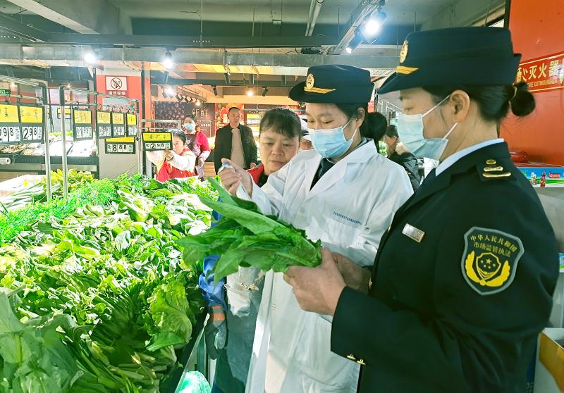 江西于都：你點我檢走進超市_江西于都：你點我檢走進超市 (2).jpg_469768062c314673937d31b6a3c0568d.jpg