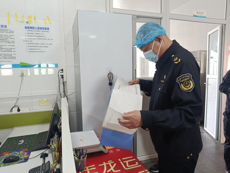 保定市滿城區(qū)市場監(jiān)督管理局開展養(yǎng)老機構(gòu)食堂專項檢查 強化食品安全管理_微信圖片_20250417155954.jpg_73feb7038041424283cfe5291b2ae4dc (1).jpg